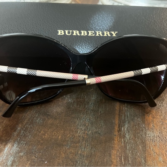 Burberry Sunglasses - Excellent Condition - Picture 9 of 16